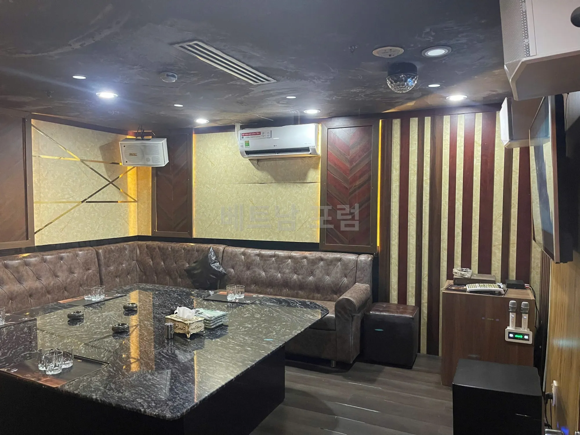 퍼블릭 가라오케 시설 사진 1
